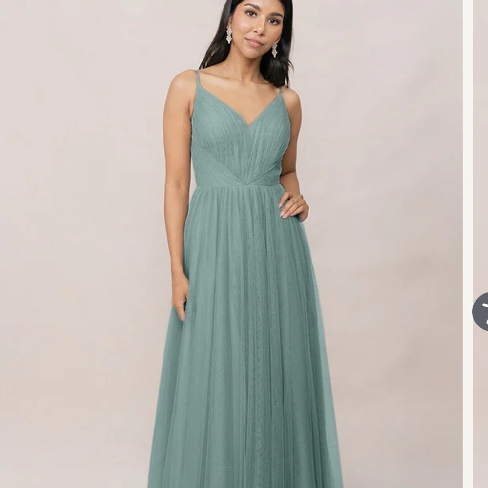 Revelry Penelope Tulle Dress
•Size 4
•Rosemary